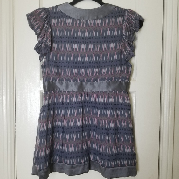 DEVELOPMENT BY ERICA DAVIES gray silk print top - Picture 4 of 8